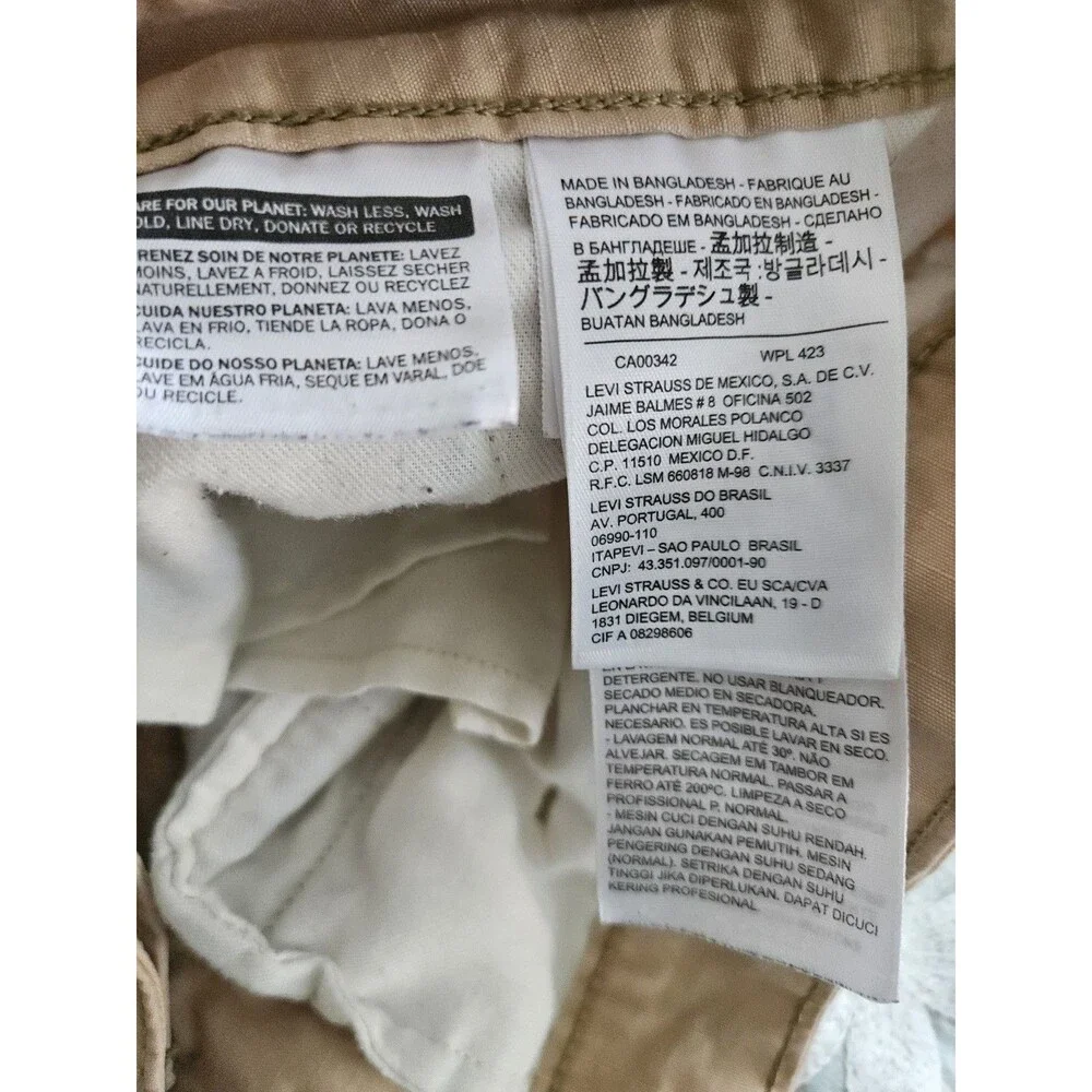 Levi Strauss & Co. Men’s Beige Cotton Cargo Shorts Two Horse 17